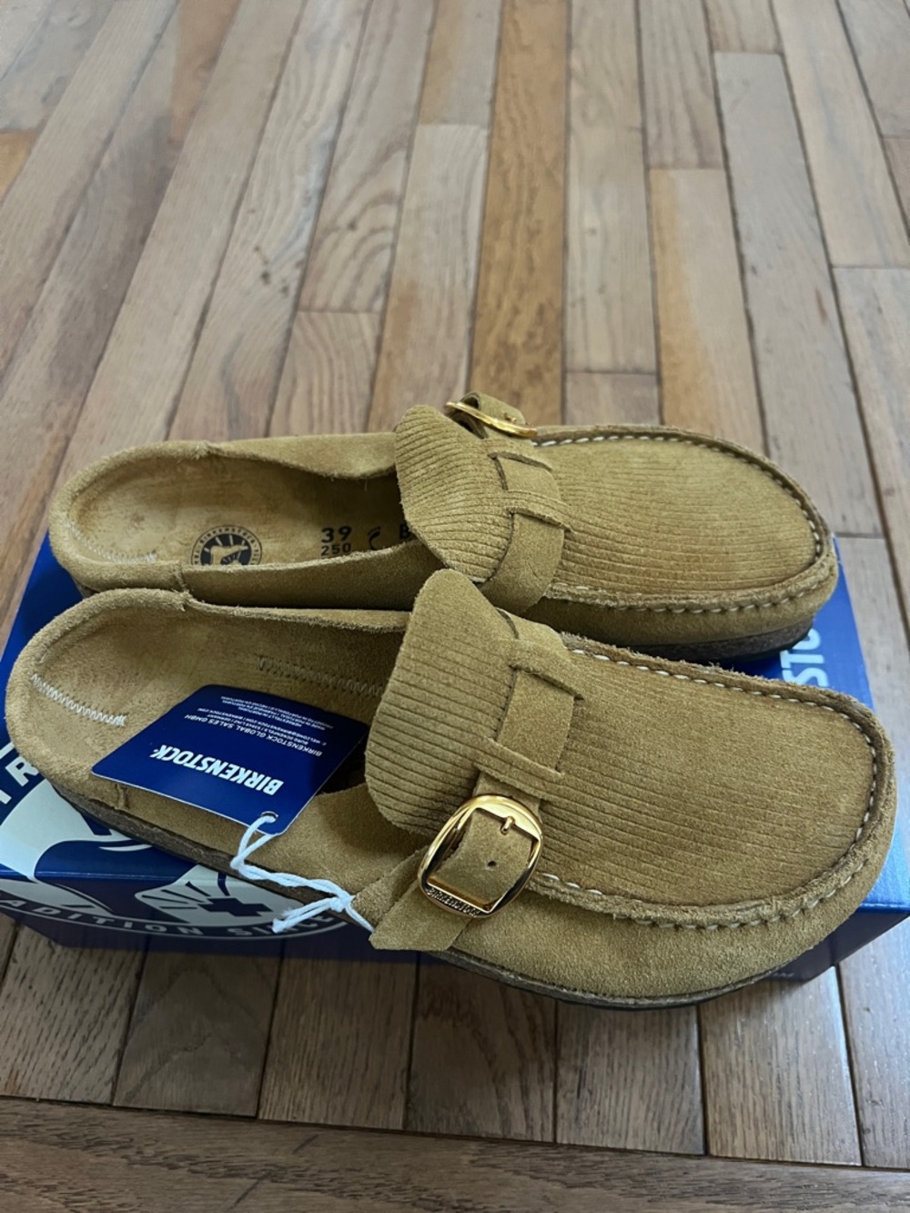 Birkenstock women’s Buckley
Suede Embossed sandals